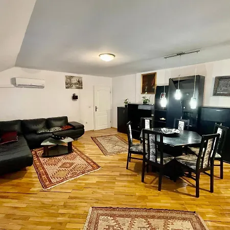 Kings Apartment